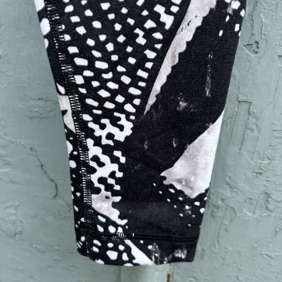 Lululemon Wunder Under Pant, size 6 - Picture 8 of 12